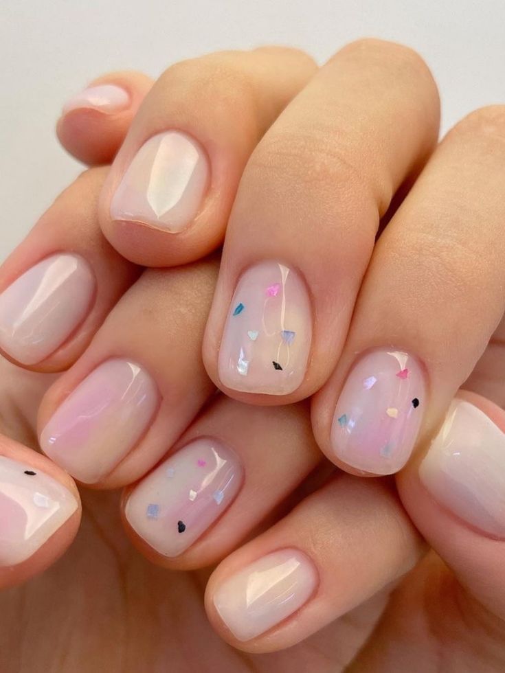 modele de unghii roz pal