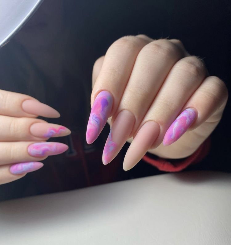 modele unghii culori deschise primavara