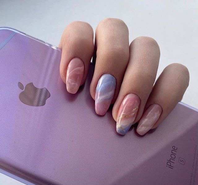 manichiura in culori deschise