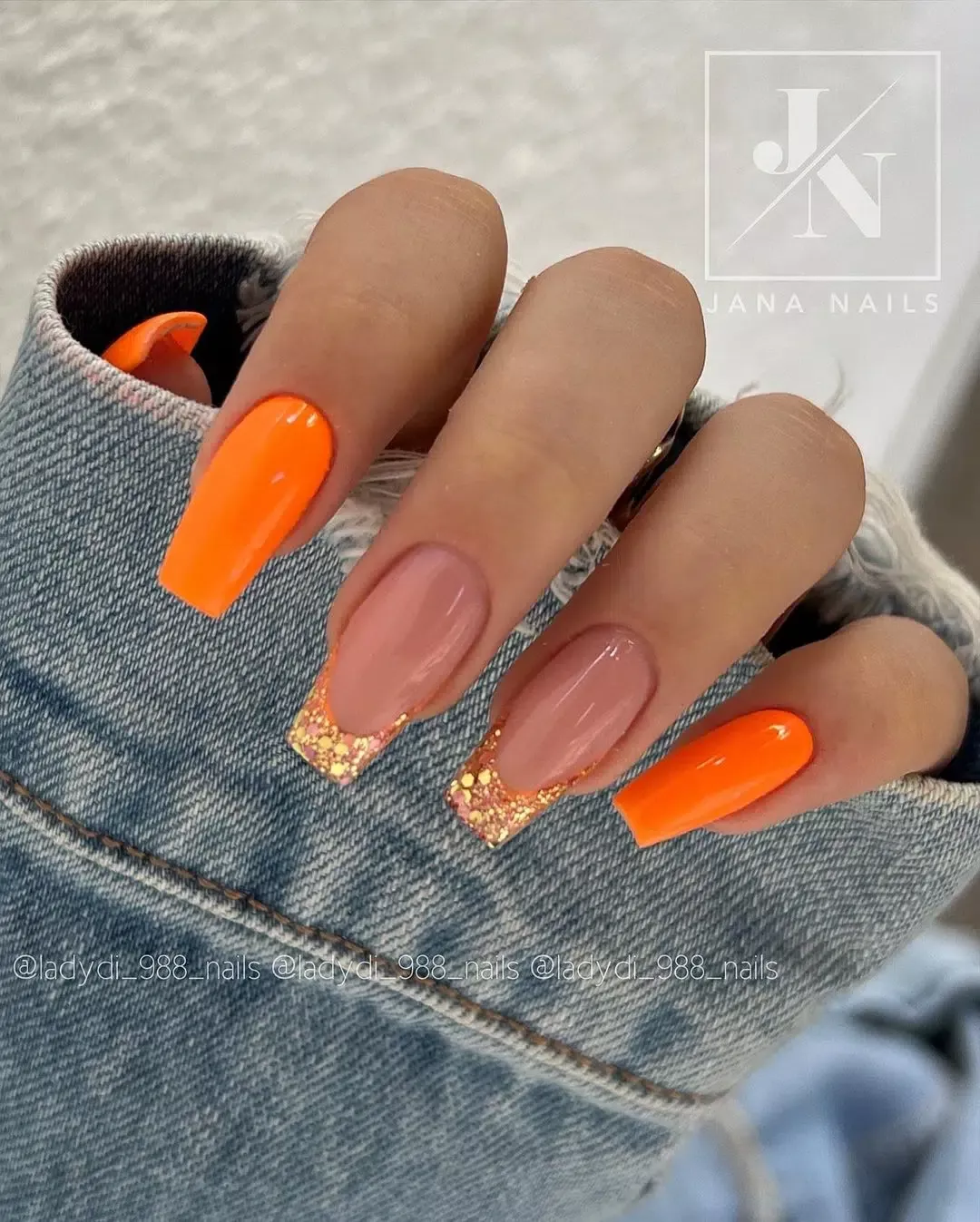 unghii portocalii cu model